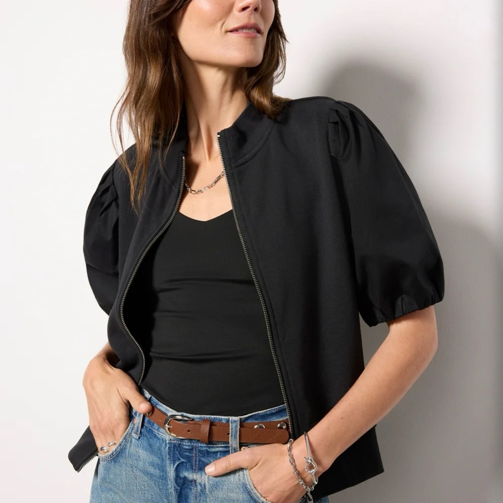 Evereve Jordan puff sleeve zip up top